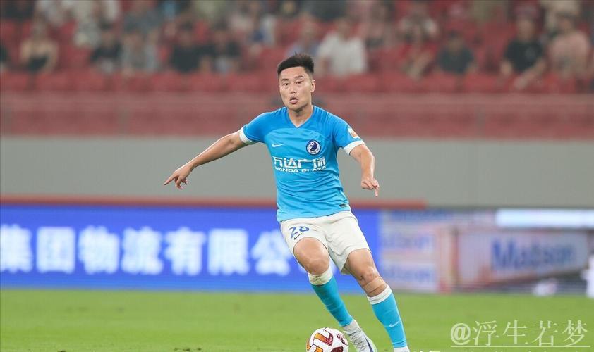 费煜助力大连英博以胜利庆祝 费煜助力大连英博以胜利庆祝